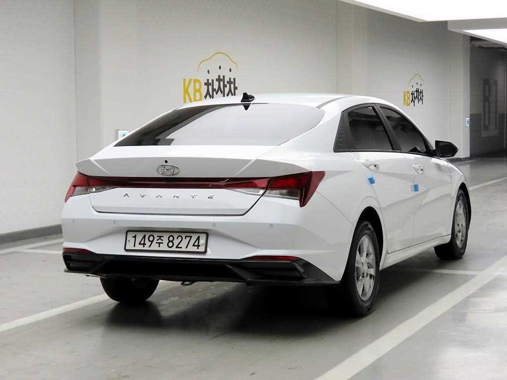 HYUNDAI Avante - Vista 4