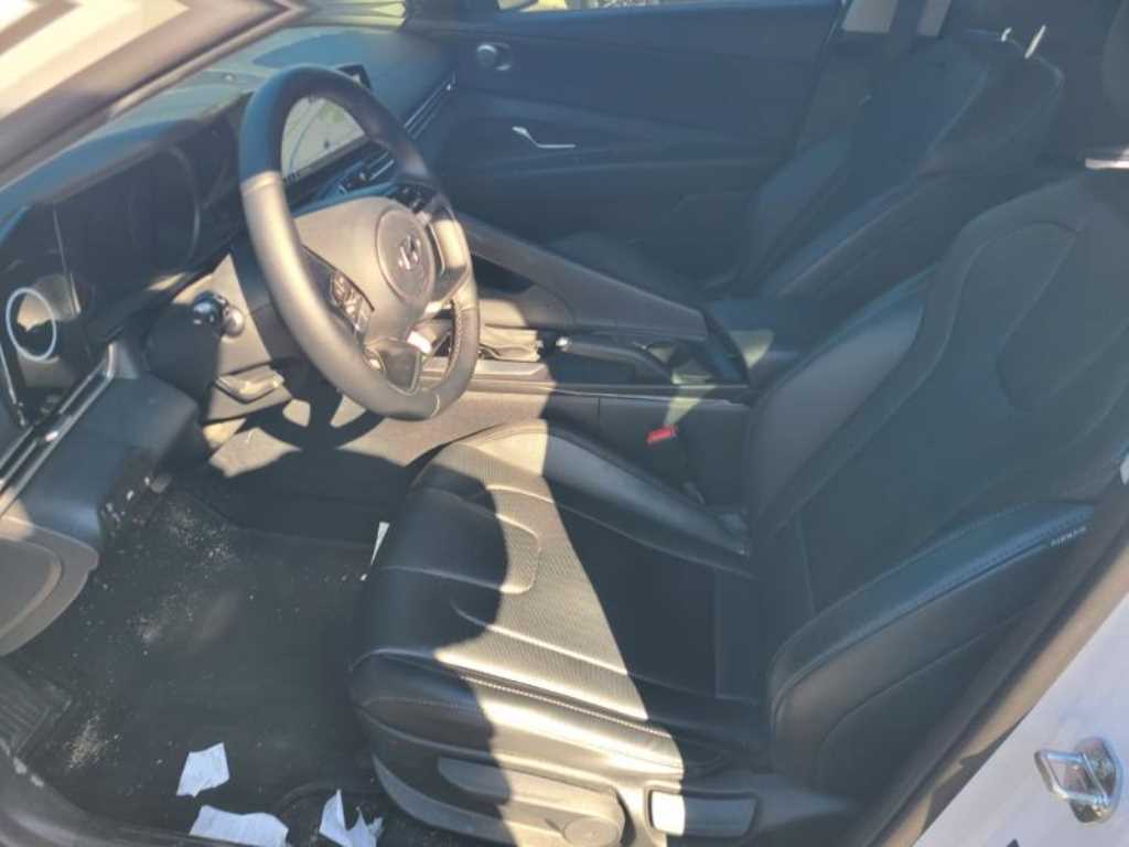 HYUNDAI Avante - Vista 10