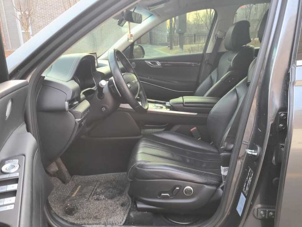 Genesis GV80 - Vista 8