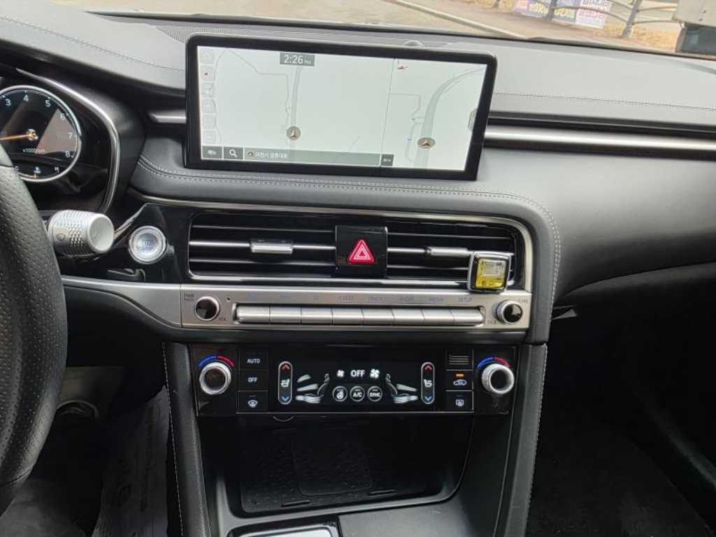 Genesis G70 - Vista 12