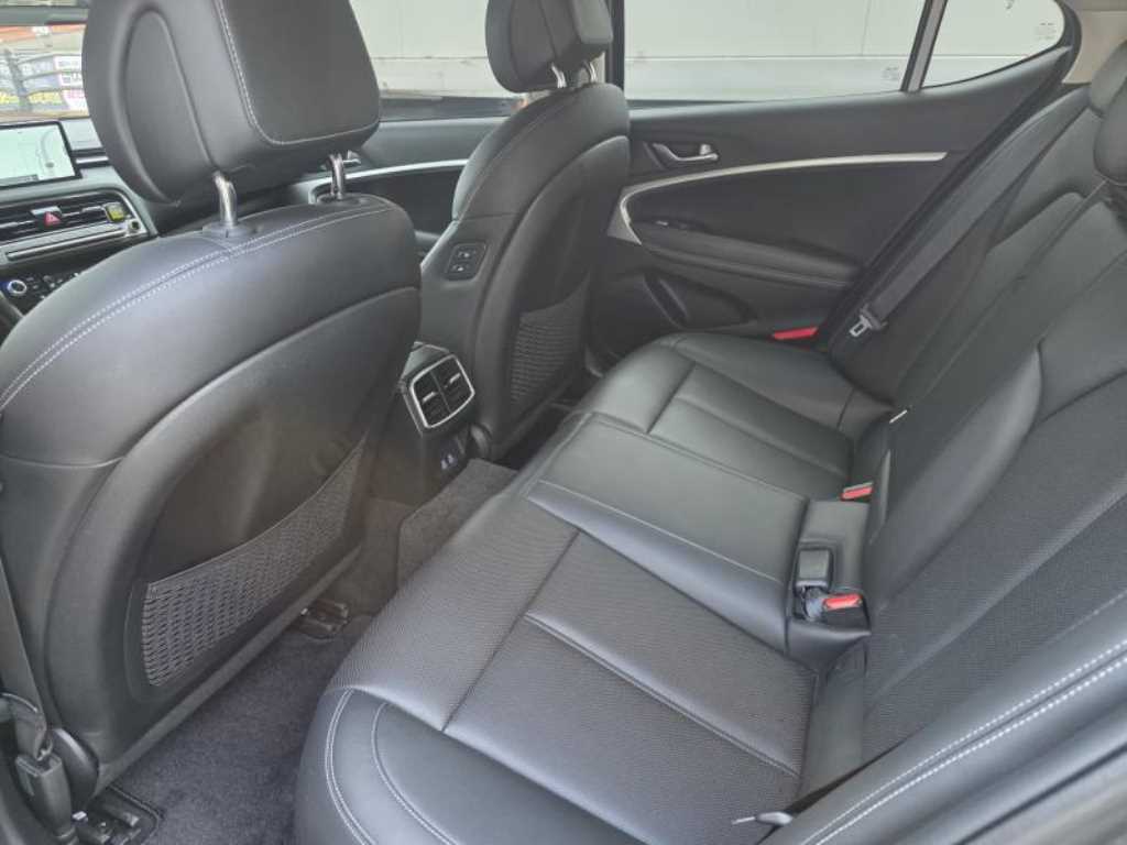 Genesis G70 - Vista 7