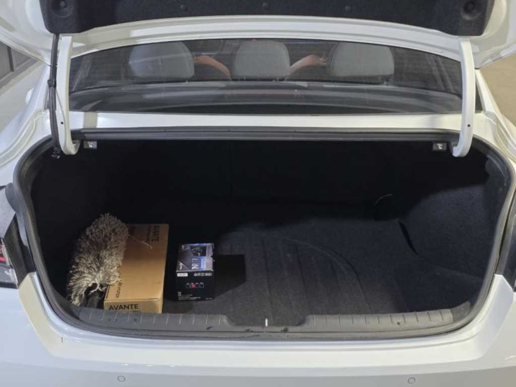 HYUNDAI Avante - Vista 6