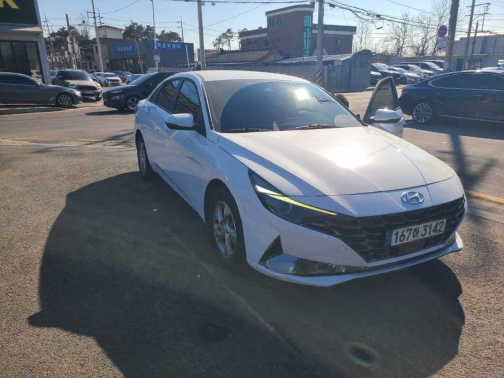 HYUNDAI Avante - Vista 3