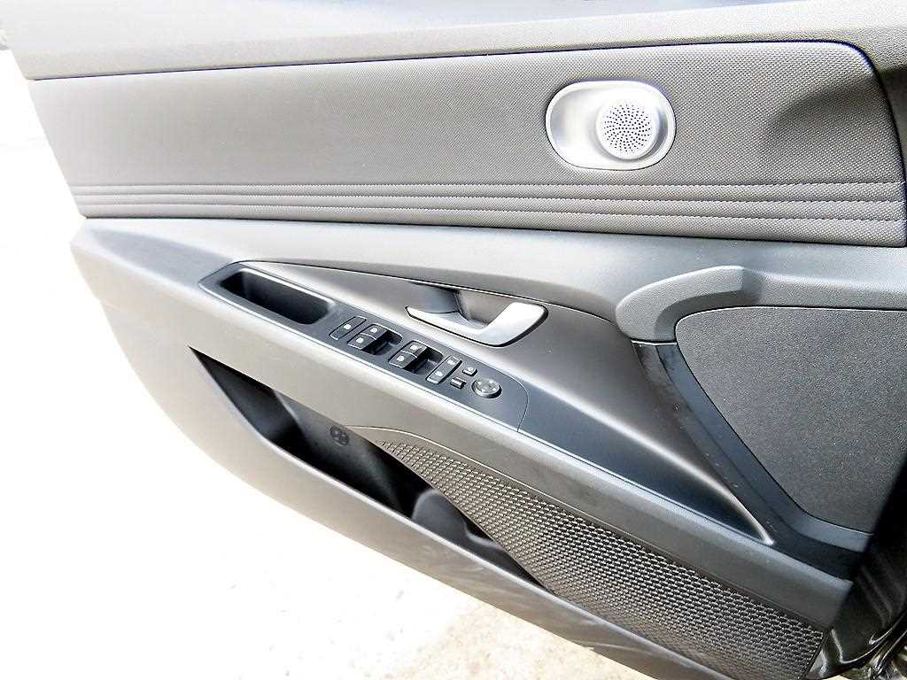 HYUNDAI Avante - Vista 11