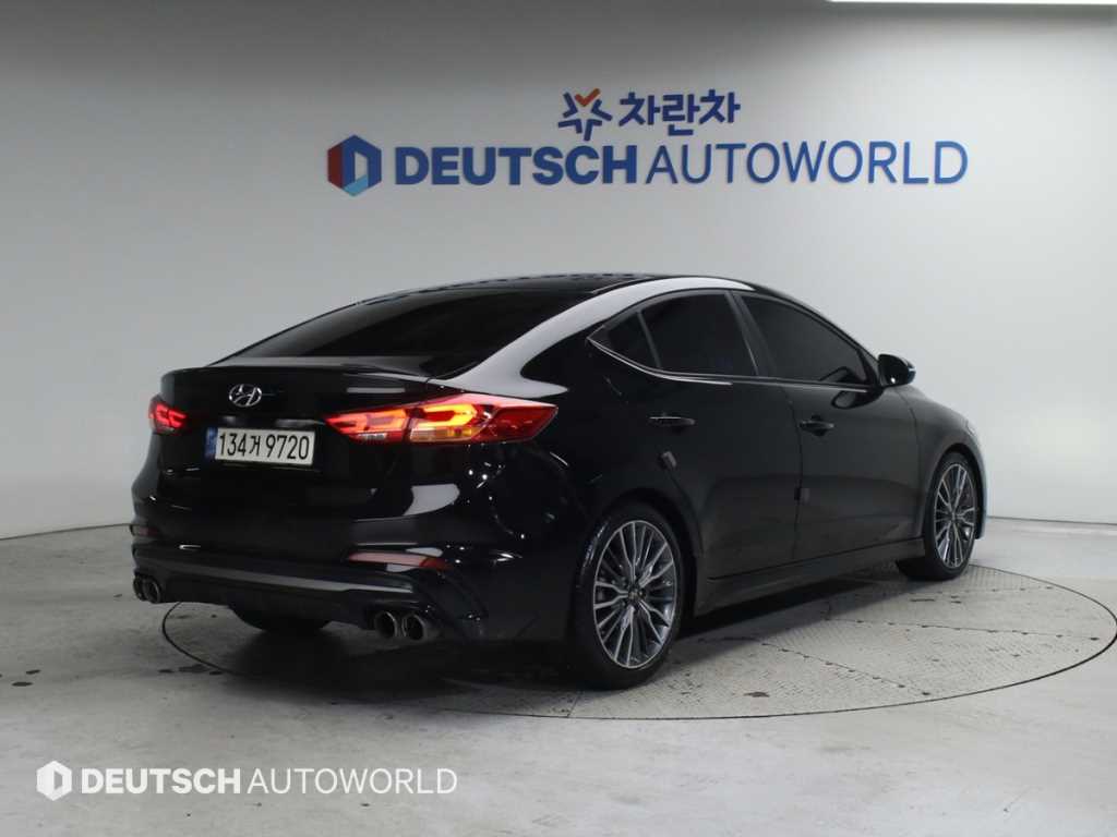 HYUNDAI Avante - Vista 2