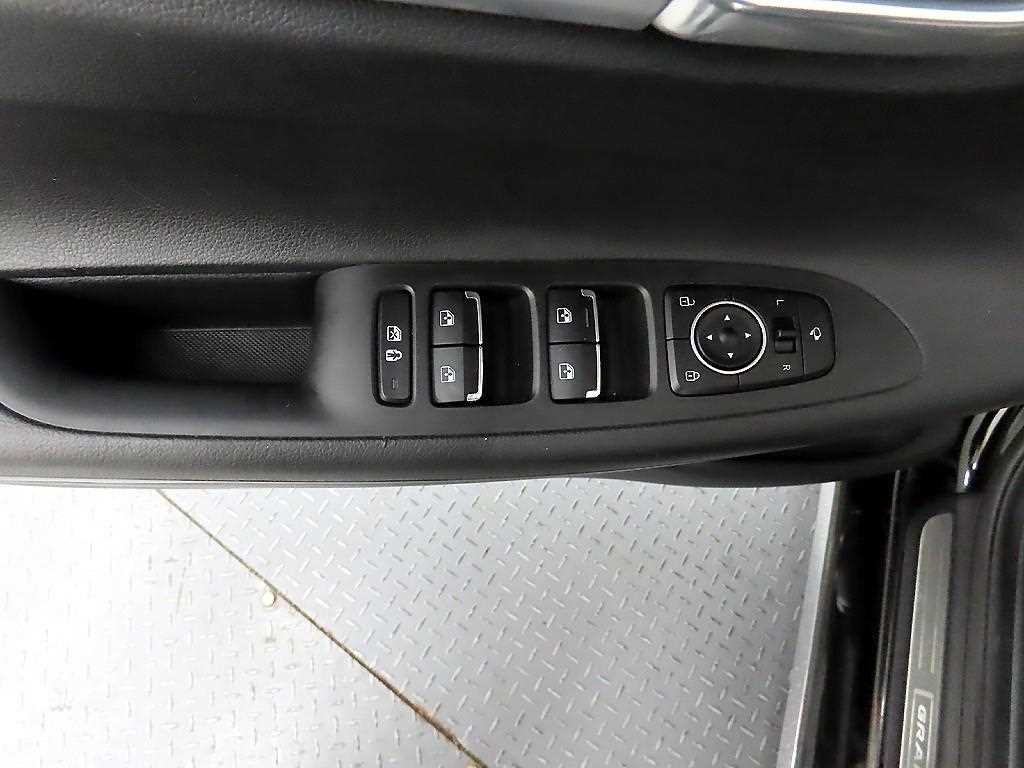 HYUNDAI Grandeur - Vista 11