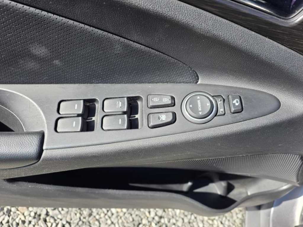 HYUNDAI Sonata - Vista 7