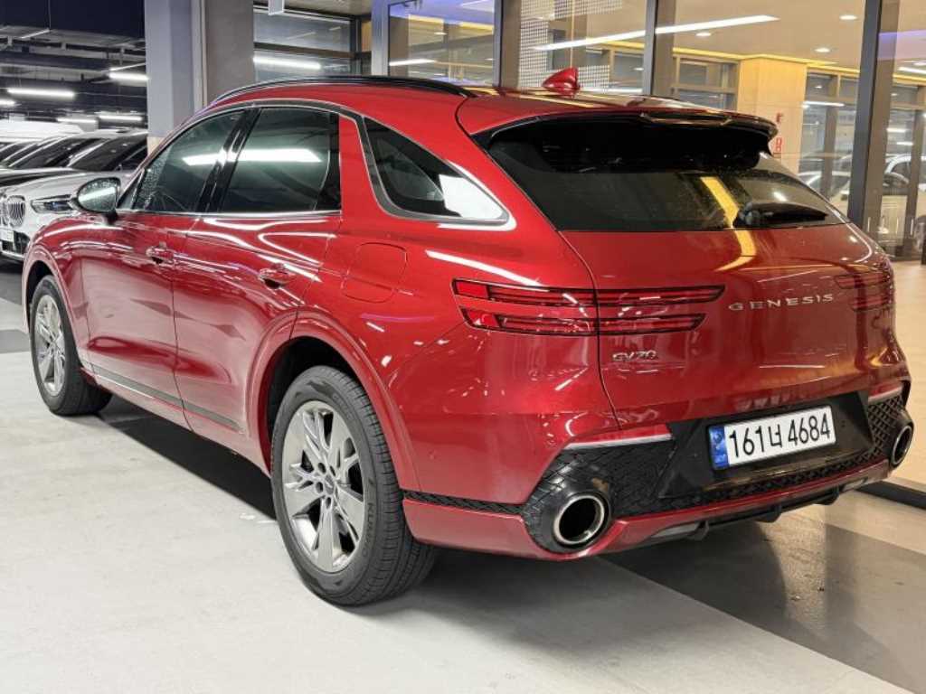 Genesis GV70 - Vista 5