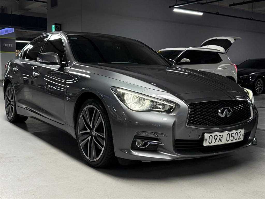 Infiniti Q - Vista 3