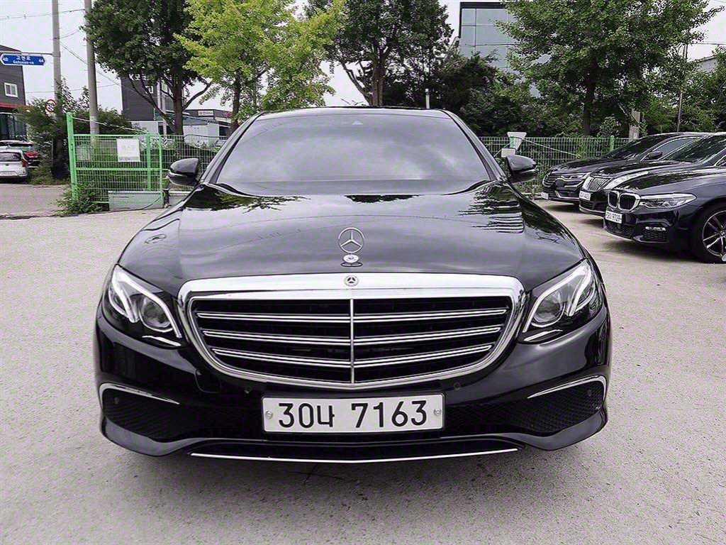 Mercedes Benz E class 2019 Negro - Importación desde Corea - HF Imports Iquique - Foto 1