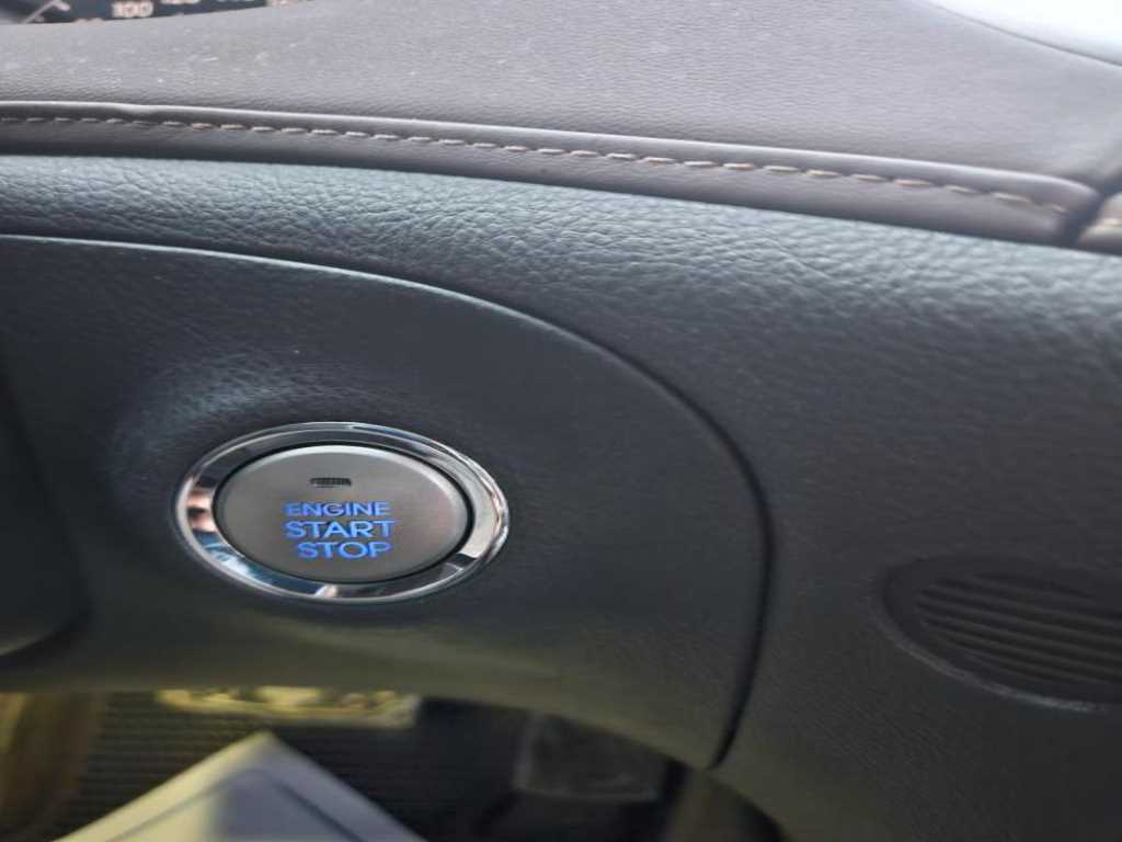 HYUNDAI Genesis - Vista 11