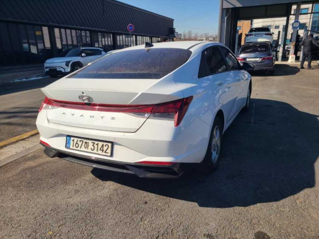 HYUNDAI Avante - Vista 5