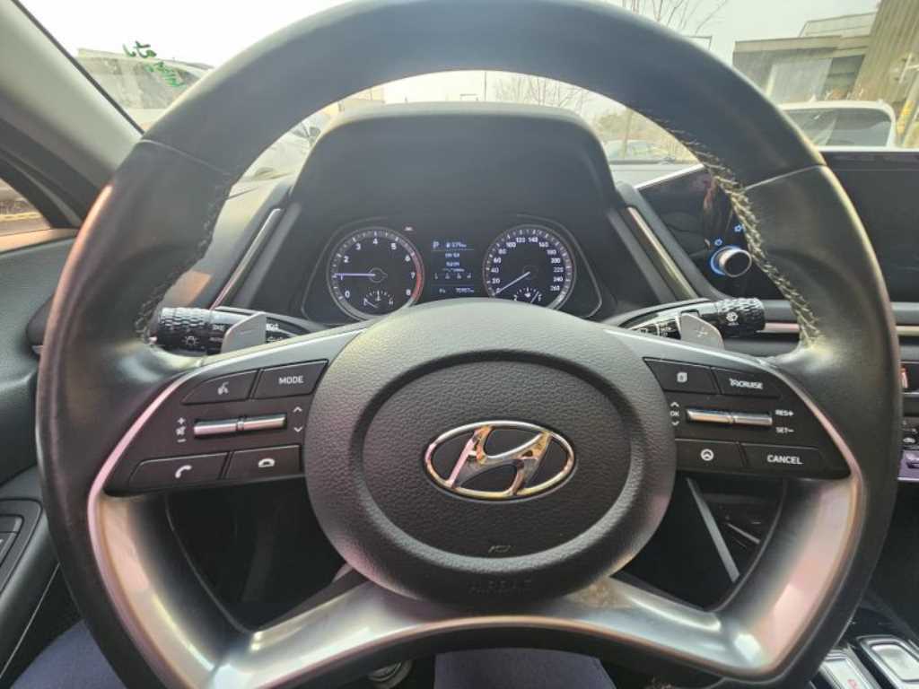 HYUNDAI Sonata - Vista 12