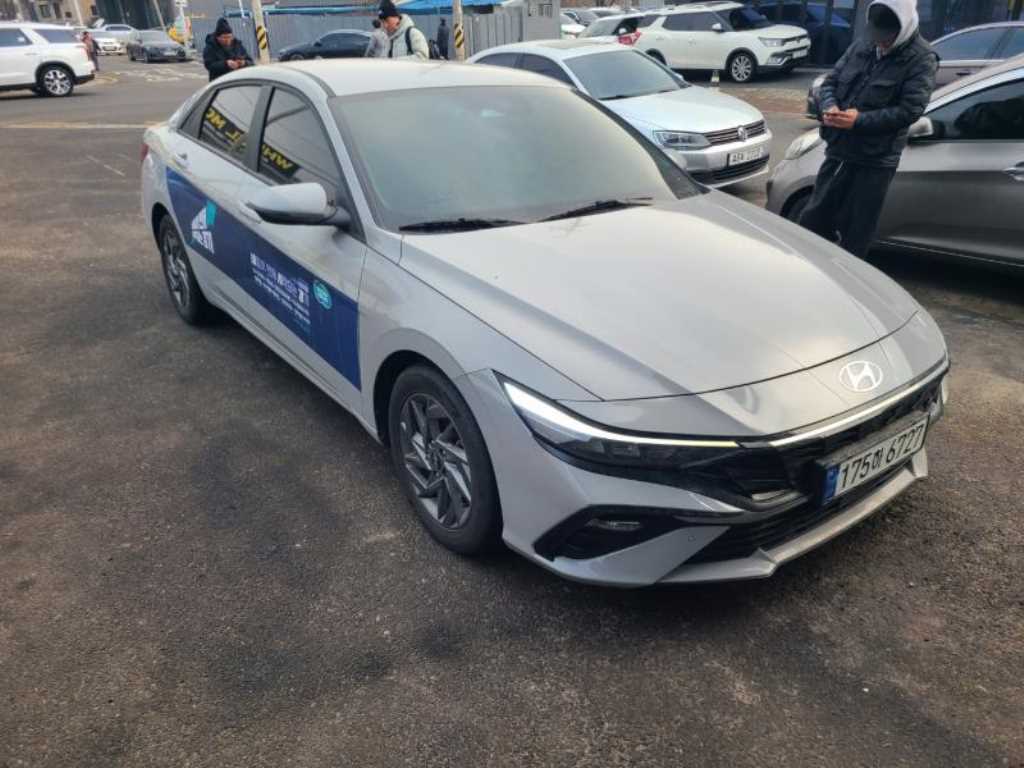 HYUNDAI Avante - Vista 3