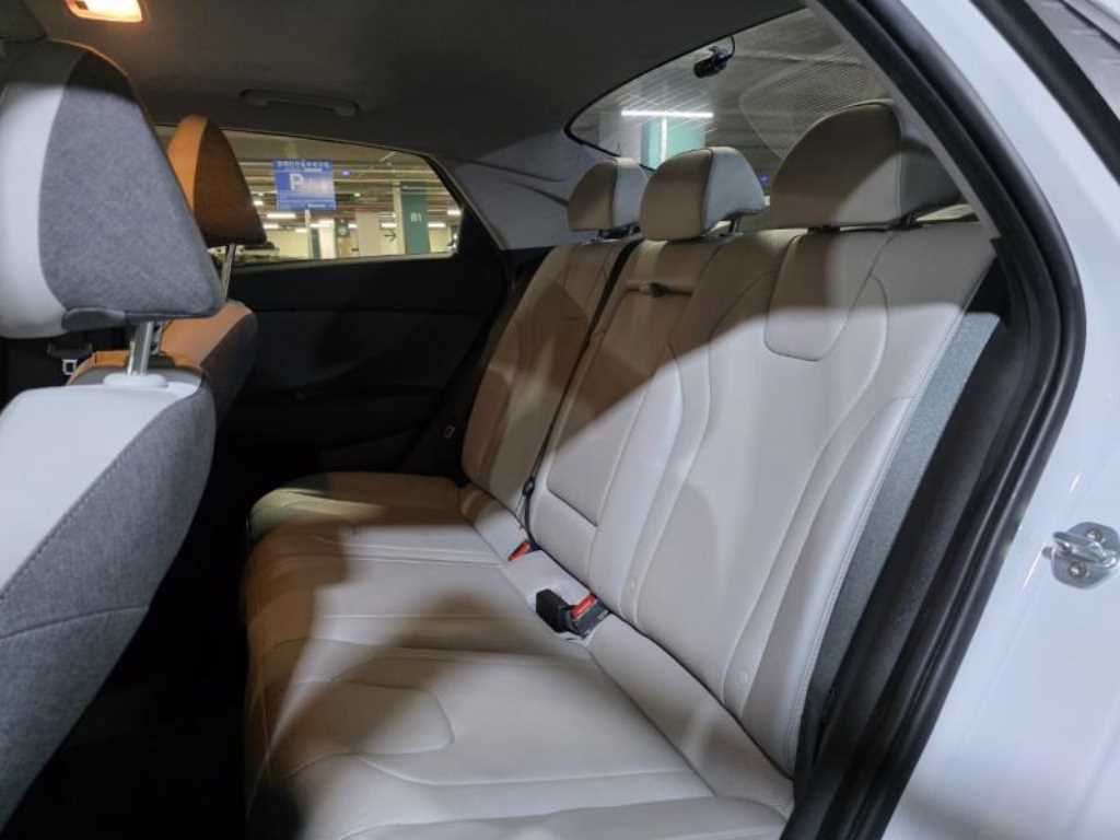 HYUNDAI Avante - Vista 8