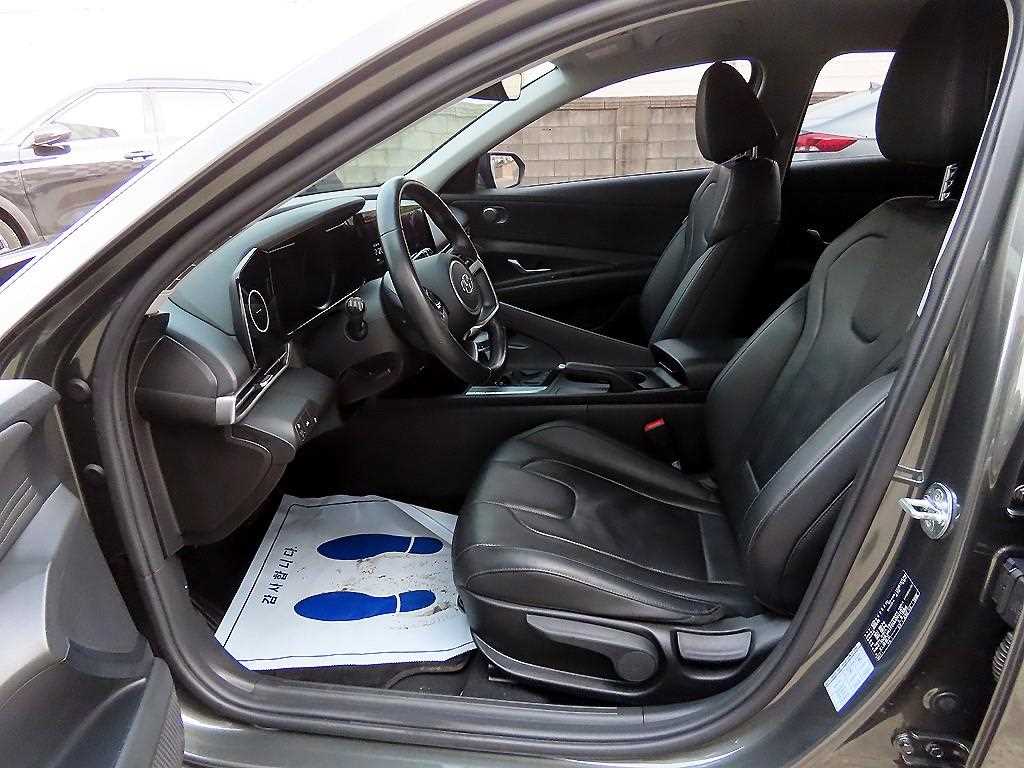 HYUNDAI Avante - Vista 5