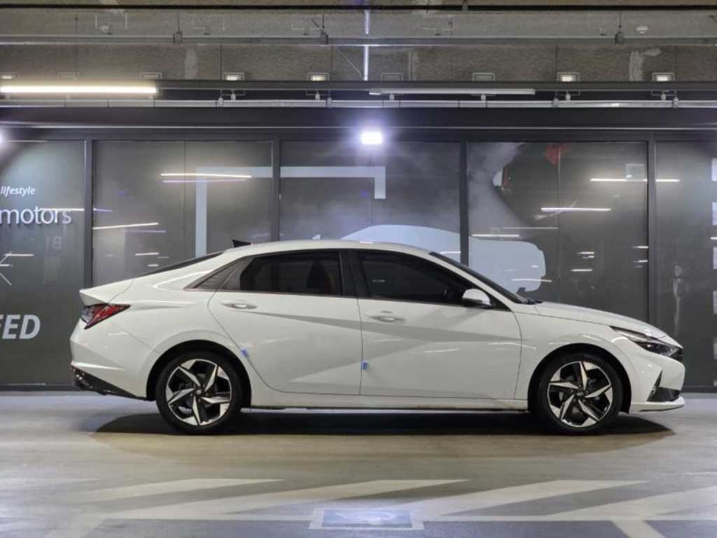 HYUNDAI Avante - Vista 3