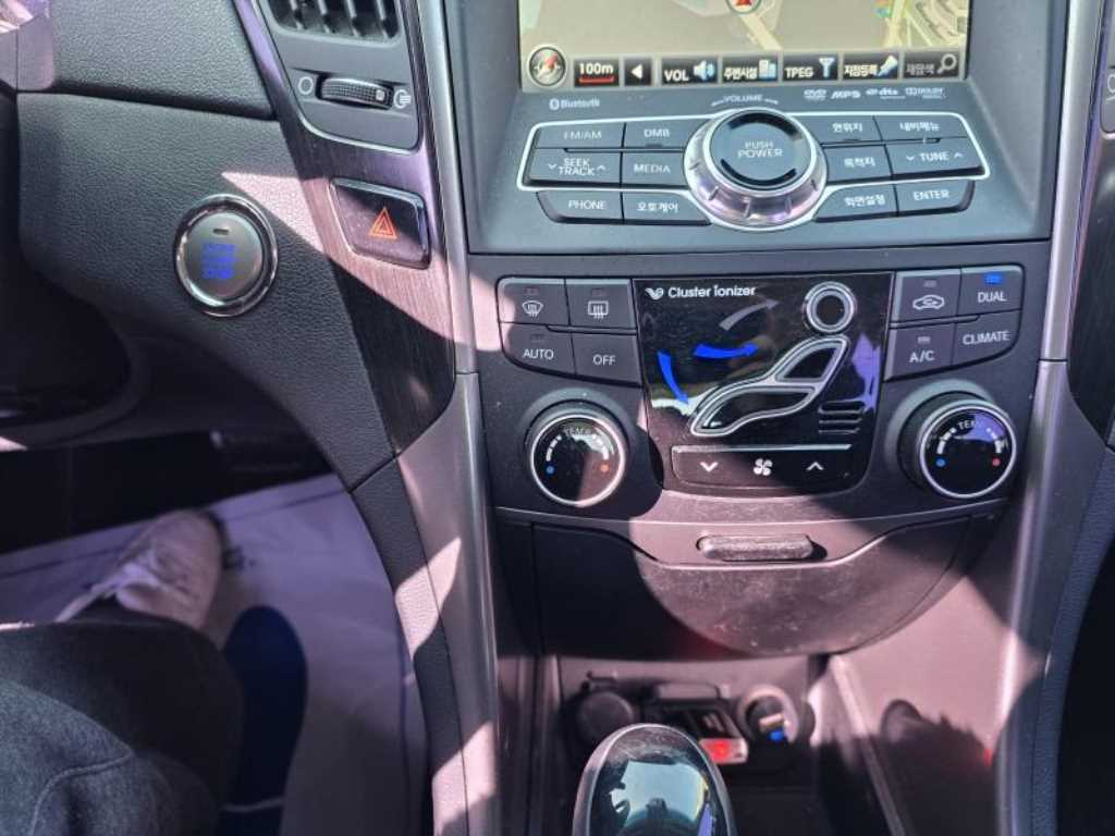 HYUNDAI Sonata - Vista 12