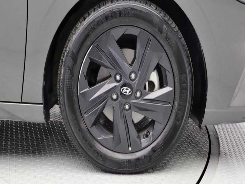 HYUNDAI Avante - Vista 7