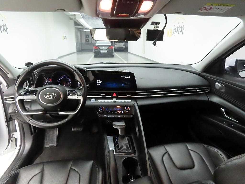 HYUNDAI Avante - Vista 7