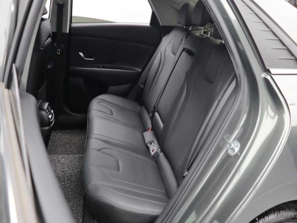 HYUNDAI Avante - Vista 10