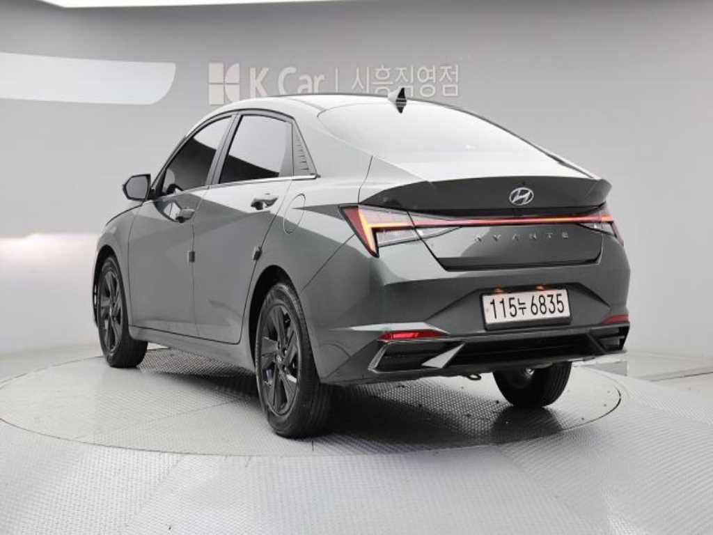 HYUNDAI Avante - Vista 2