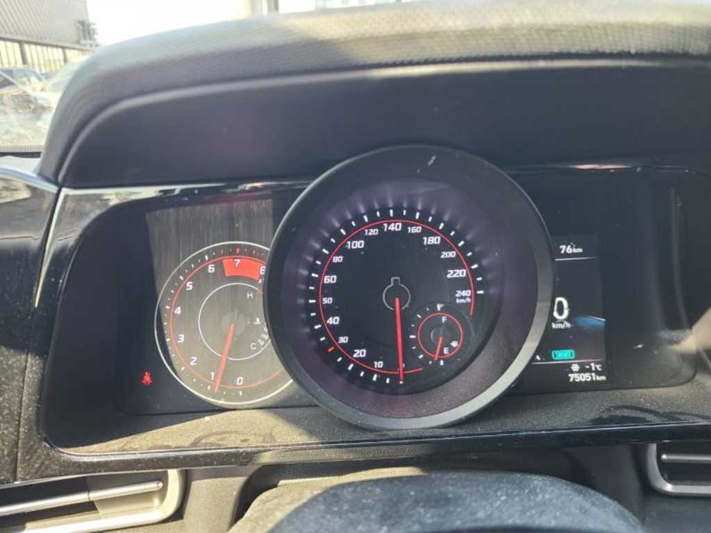 HYUNDAI Avante - Vista 12