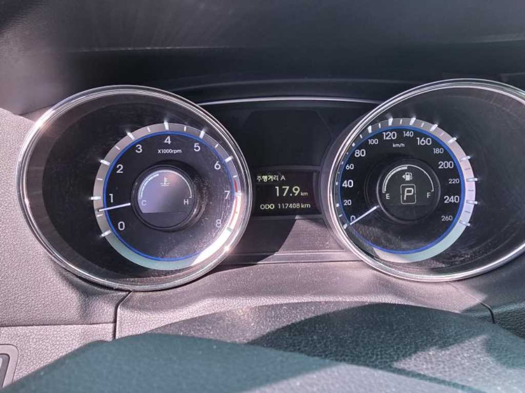 HYUNDAI Sonata - Vista 6