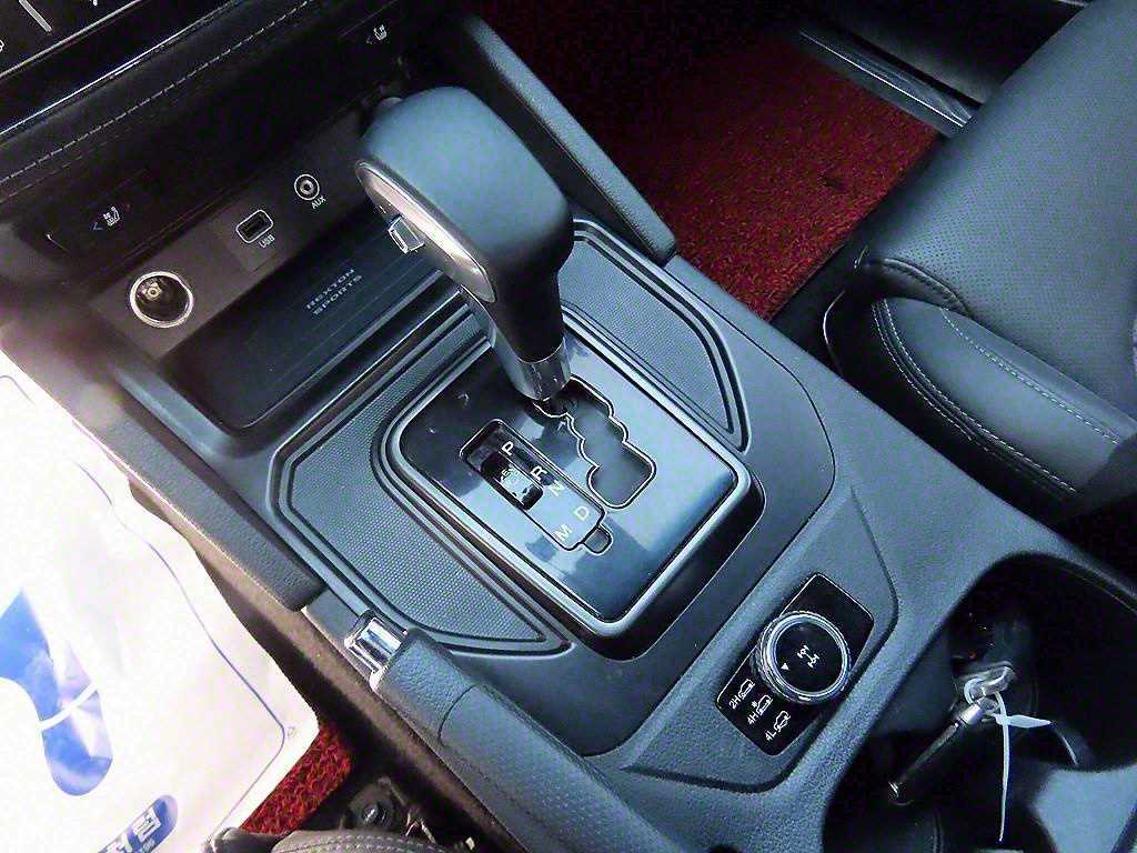 Ssangyong Rexton - Vista 10