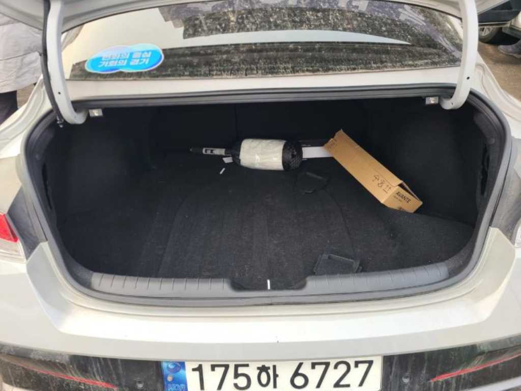 HYUNDAI Avante - Vista 6