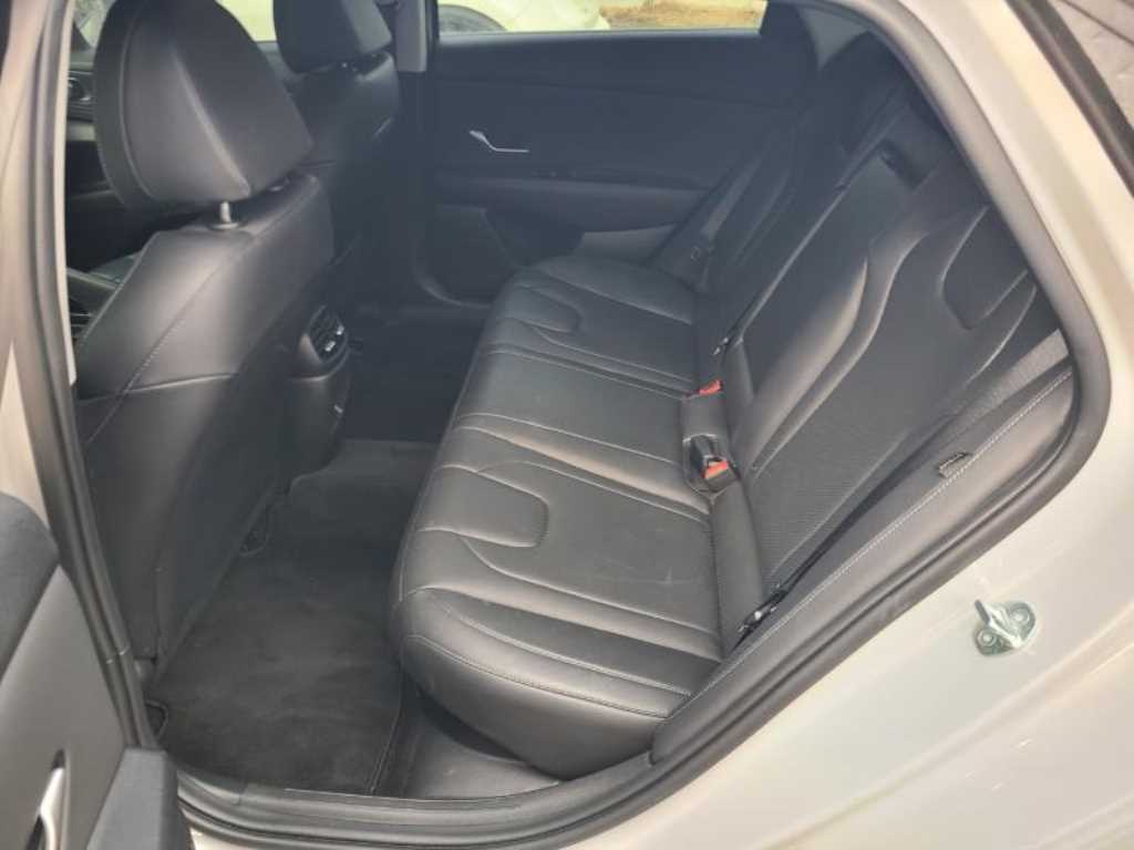 HYUNDAI Avante - Vista 7