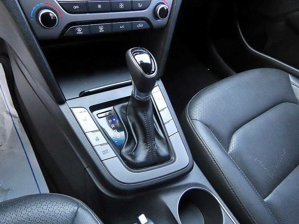 HYUNDAI Avante - Vista 10