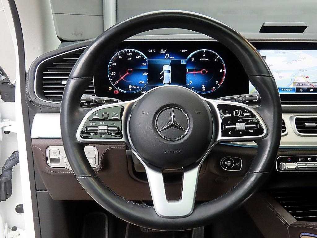 Mercedes Benz GLE Class - Vista 9