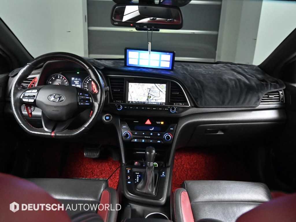 HYUNDAI Avante - Vista 7