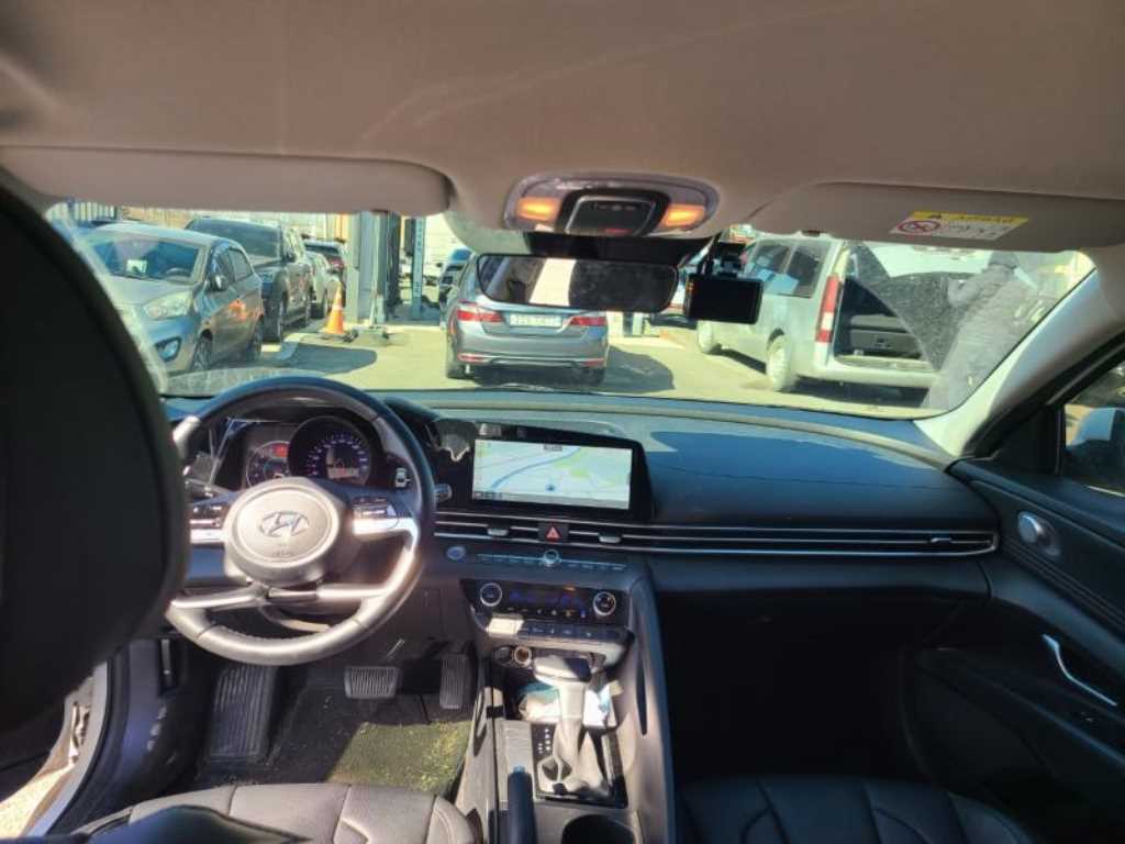 HYUNDAI Avante - Vista 9