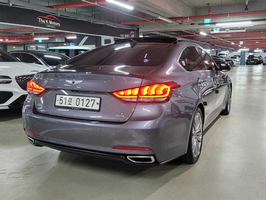 HYUNDAI Genesis - Vista 3