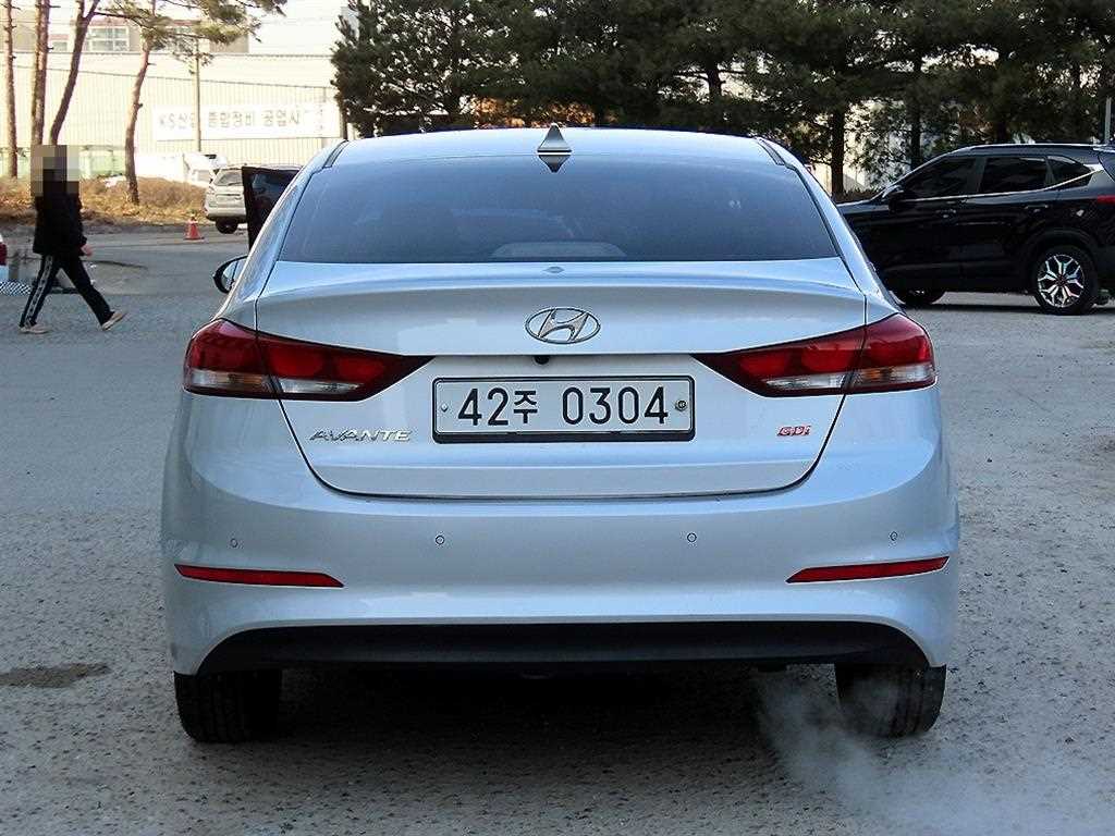 HYUNDAI Avante - Vista 4
