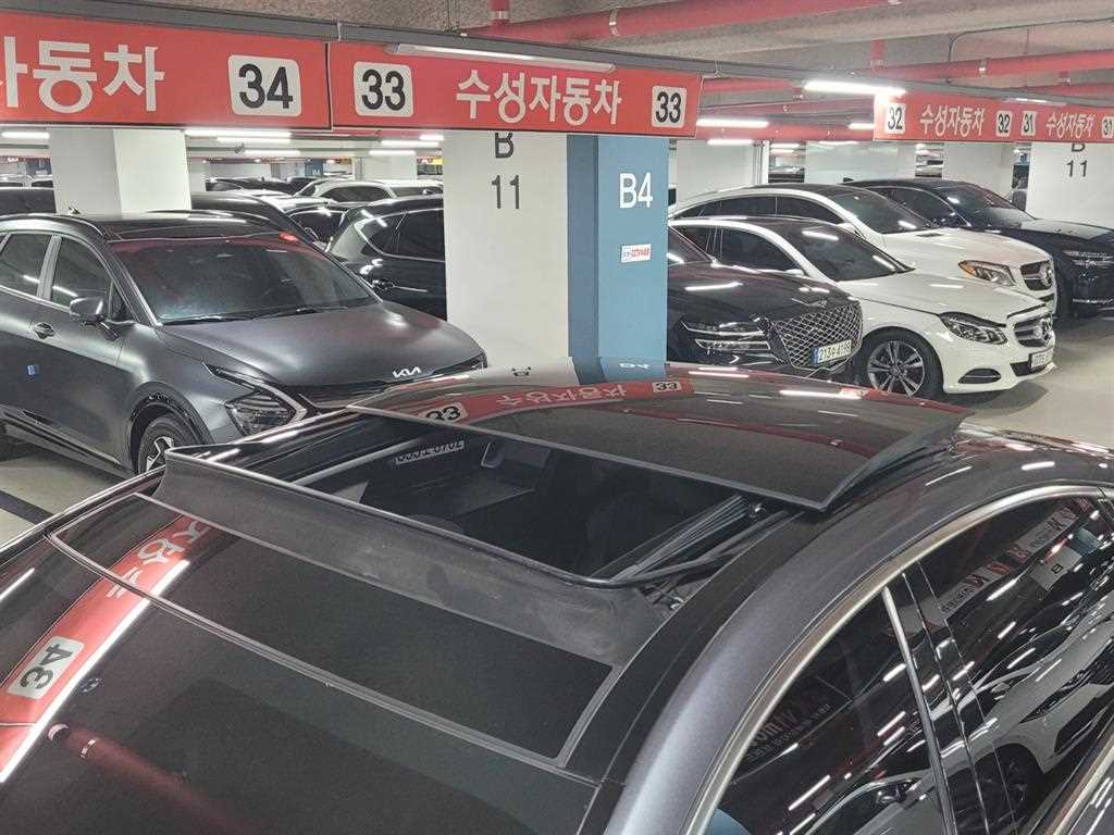 HYUNDAI Genesis - Vista 5