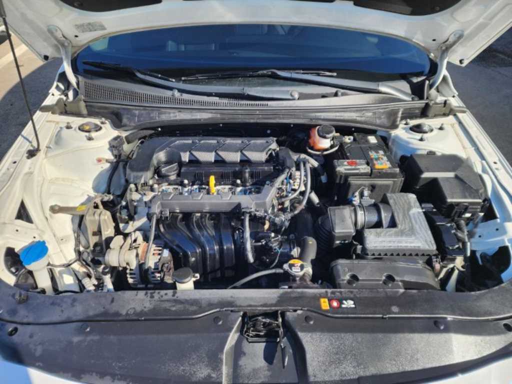 HYUNDAI Avante - Vista 5