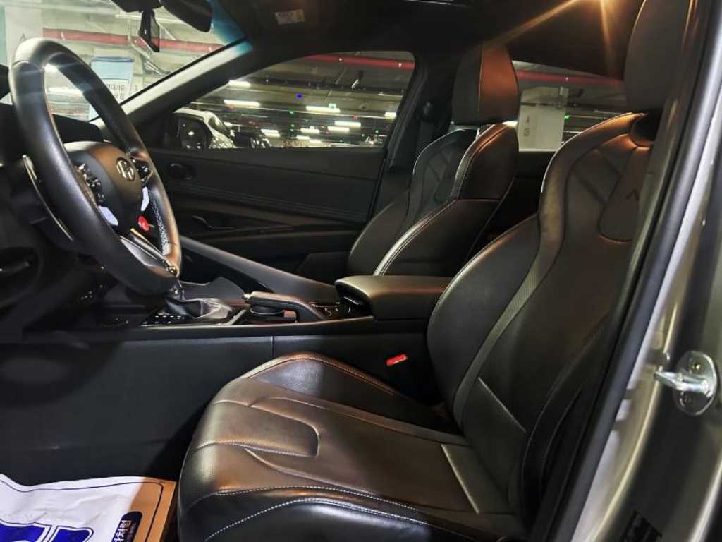 HYUNDAI Avante - Vista 10