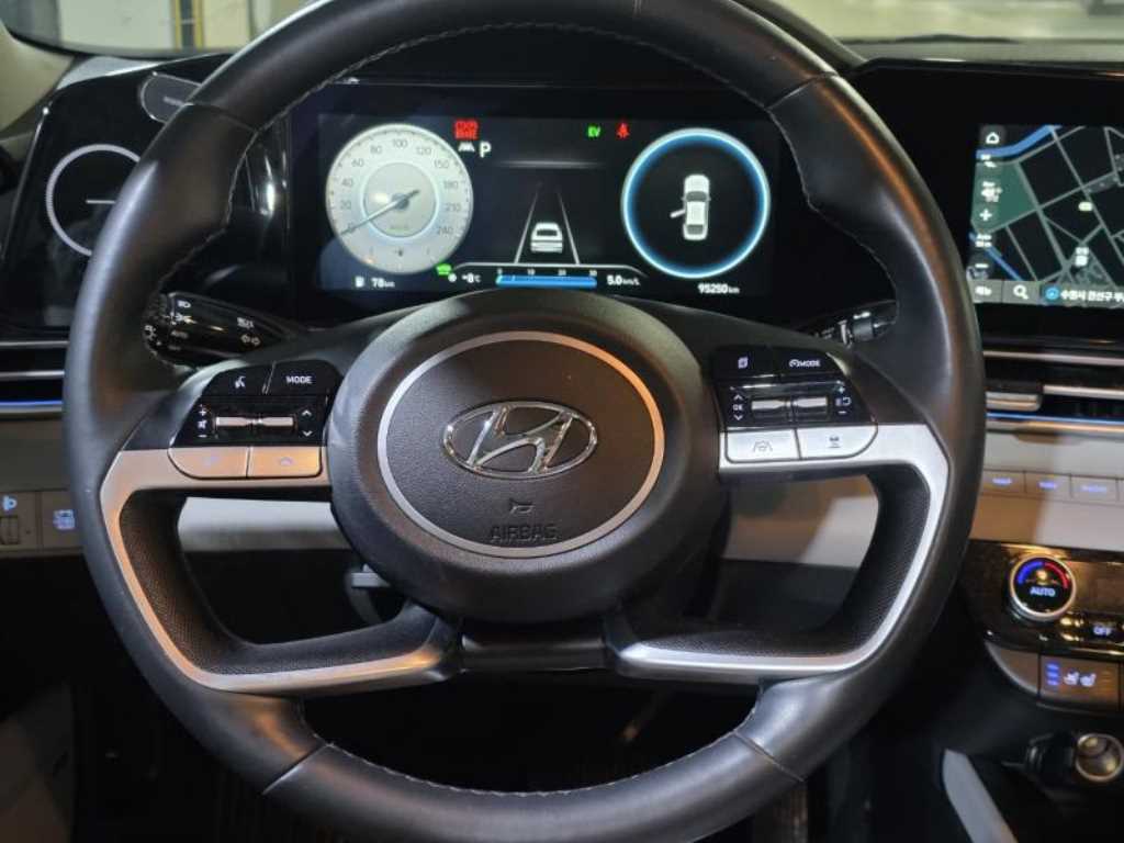 HYUNDAI Avante - Vista 10