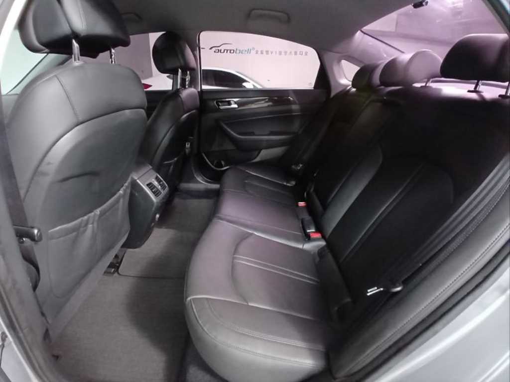 HYUNDAI Sonata - Vista 6