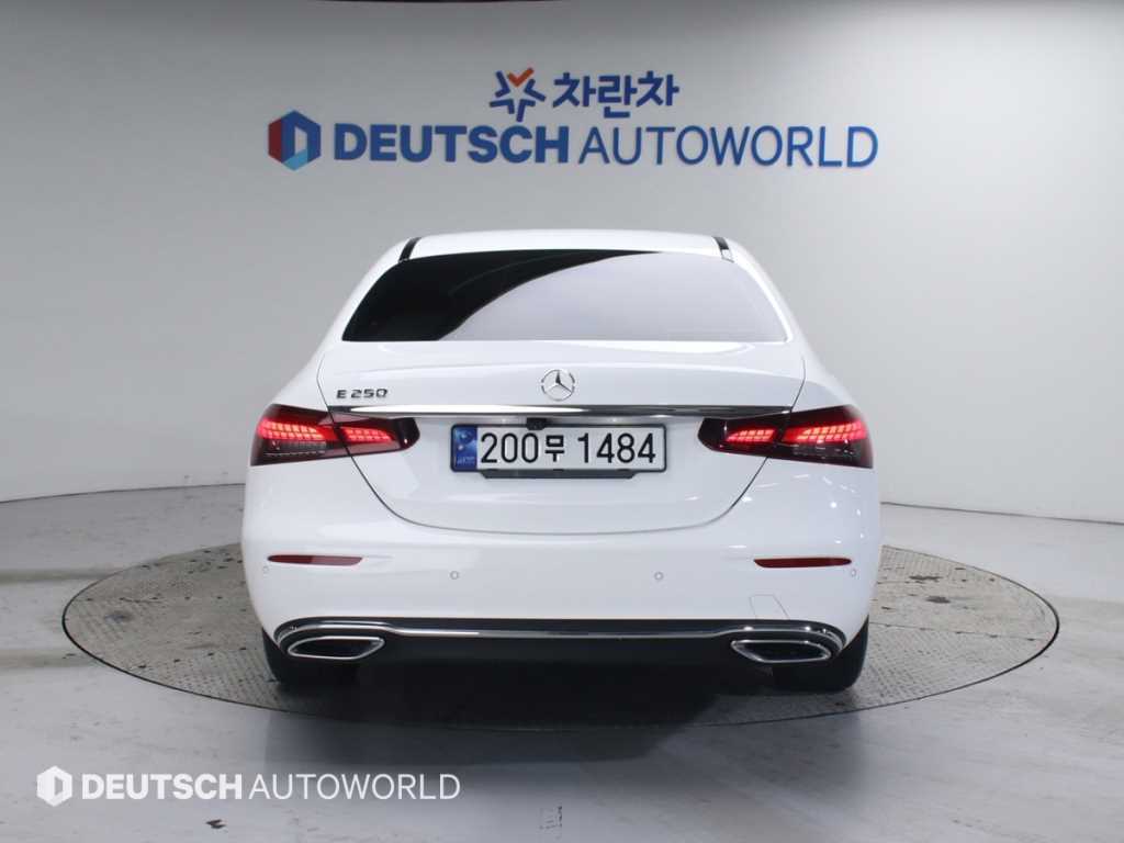 Mercedes Benz E class - Vista 4