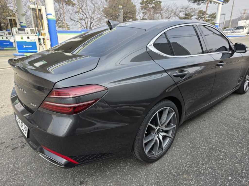 Genesis G70 - Vista 4