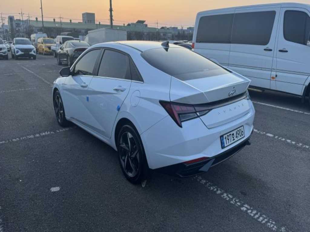 HYUNDAI Avante - Vista 8