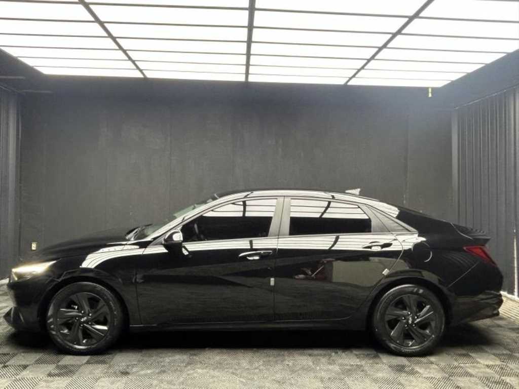 HYUNDAI Avante - Vista 2