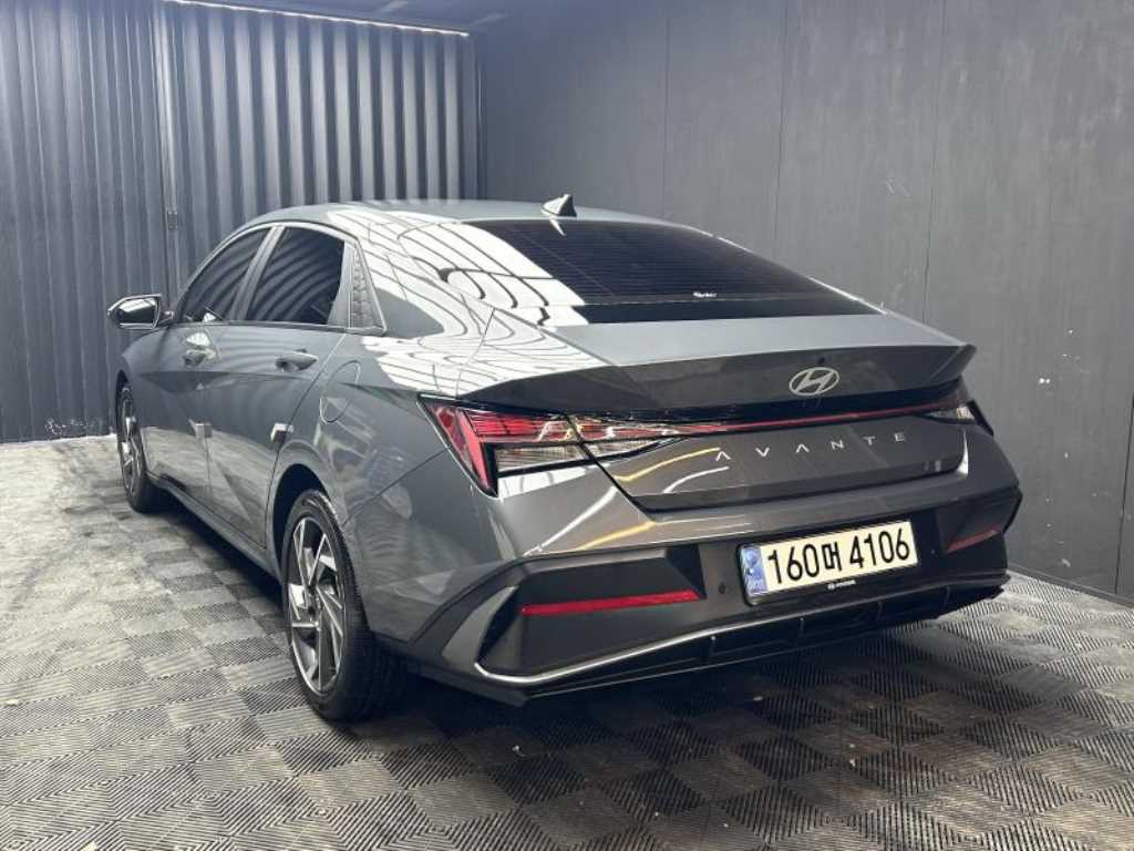 HYUNDAI Avante - Vista 2