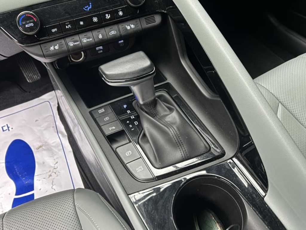 HYUNDAI Avante - Vista 10