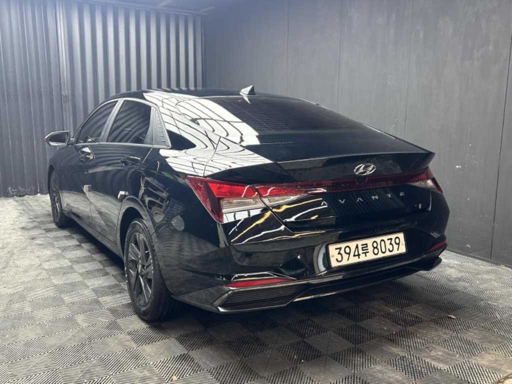 HYUNDAI Avante - Vista 3