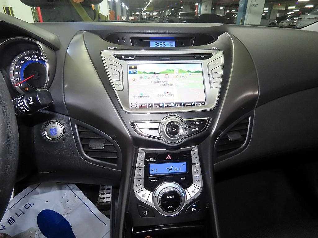 HYUNDAI Avante - Vista 11